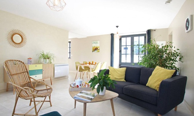 Saint-Pair-sur-Mer Cottage | Single-story house with private garden, near Granville