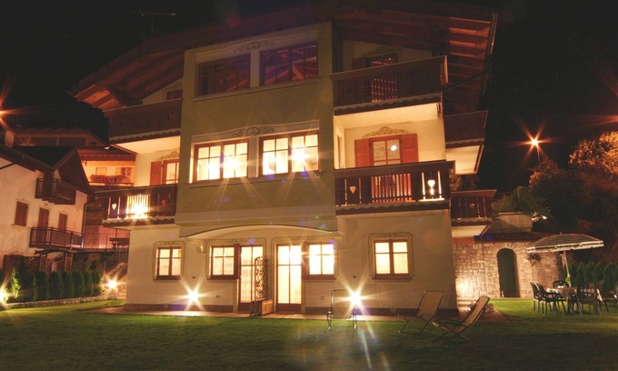 Molveno Villa | Single villa in a privileged position overlooking the lake and the Brenta Dolomites *