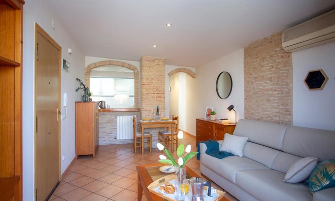 En Corts Apartment | SingularStays Valero