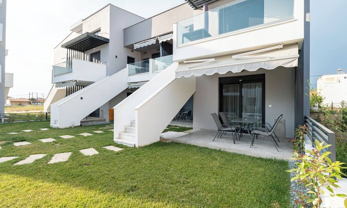 Paralia Ofryniou Apartment | Sirens Residential Complex