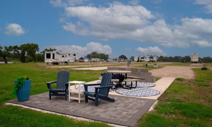 Kerens RV Rental | Site 22 @ Peninsula Point