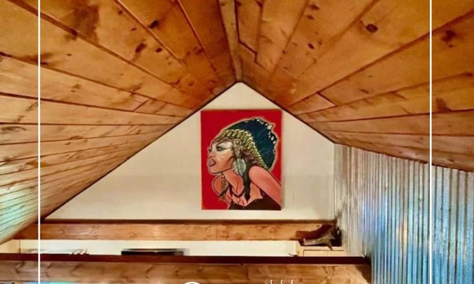 Newland Cottage | Sitting Bear Cottage in Gingercake Acres on the east side of Linville Gorge