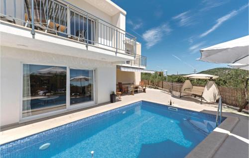 Jarebinjak House | Six-Bedroom Holiday Home In Rogoznica