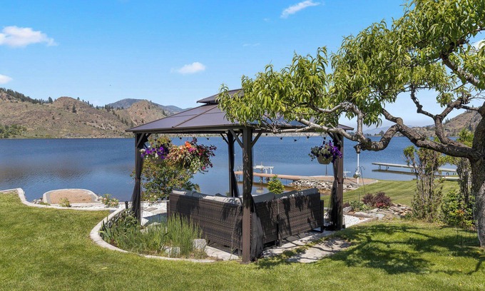 Okanagan-Similkameen Bed & Breakfast | Skaha Lakefront BnB | Book Your Stay Today!
