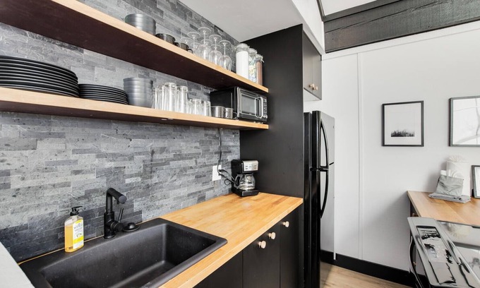 Baldy Mountain Condo | Ski Area Views! Hip Two-Bed+Loft. Free Bus to Town