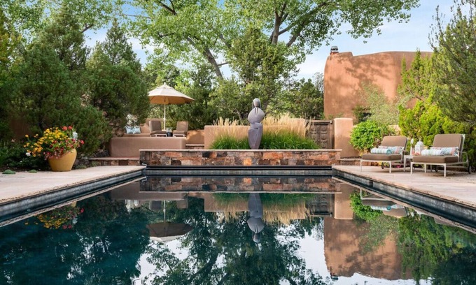 Northeast Santa Fe Villa | Ski Discounts! Luxury Estate w/Hot Tub & Casita