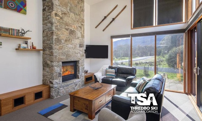 Crackenback Ski Chalet | Ski Fall at Lake Crackenback