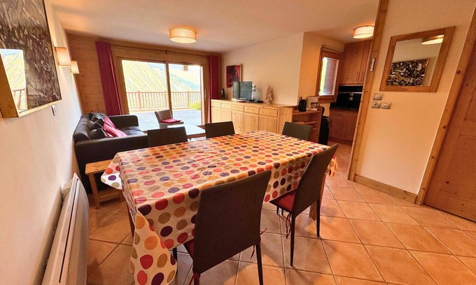 Saint-Martin-de-Belleville Apartment | Ski-In/Ski-Out Apartment with Terrace and Modern Amenities in St Martin de Belleville