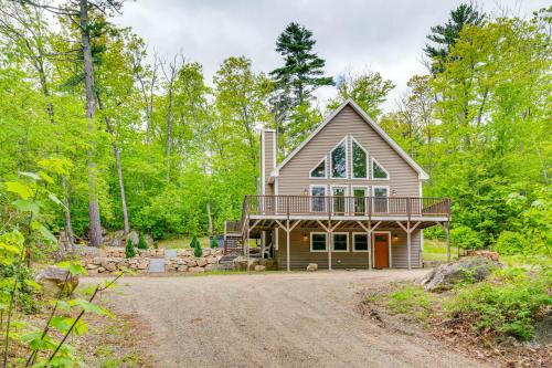 North Conway House | Ski, Hike and Fish Chalet with Hot Tub in Conway