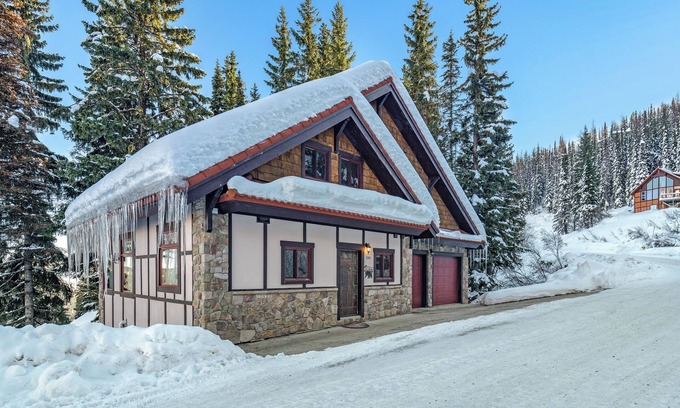 Sandpoint House | Ski-In/Out| Schweitzer Red Behr Inn | Hot Tub