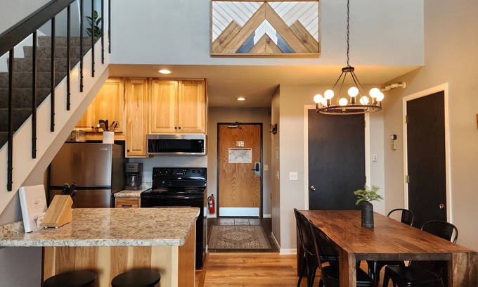 Lutsen Condo | Ski-In/Ski-Out 6-Person Condo in Lutsen Mountains- Pool & Hot Tub