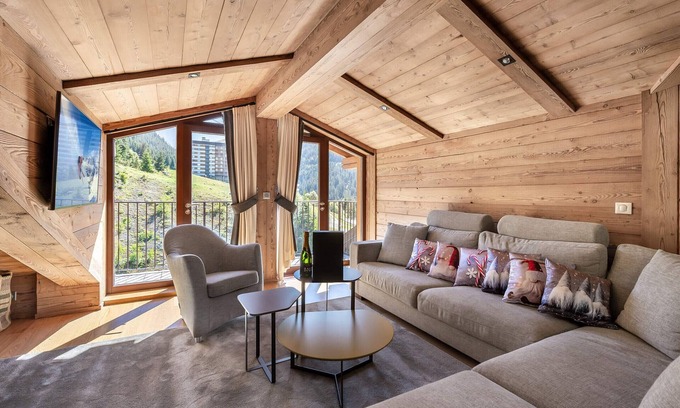 Courchevel Apartment | Ski-in/ski-out apartment, 3 bedrooms, steam shower, balcony, parking, WiFi