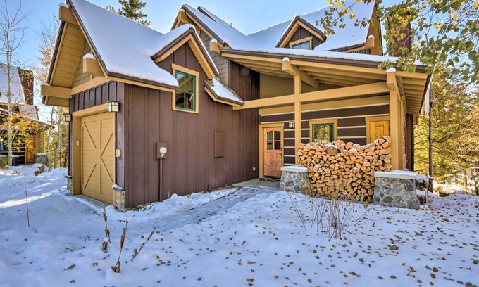 Tamarack Resort House | Ski-In/Ski-Out Donnelly Townhome w/Hot Tub!