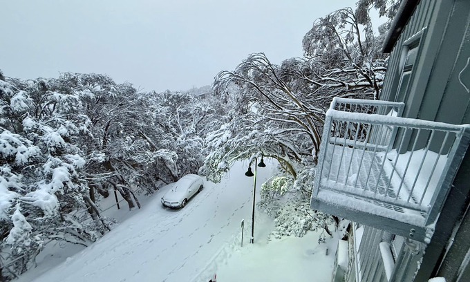 Mount Buller House | Ski Lift Access | Modern 3BR Chalet + Fireplace