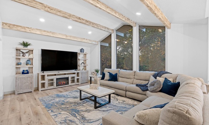 Olympus Cove House | Ski Lover's Paradise: 7BR Villa Near Top Resorts by RedAwning
