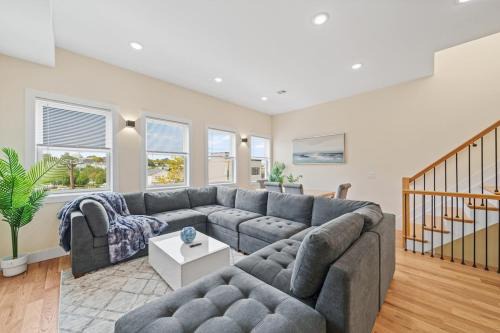 Communipaw Apartment | Sky High Retreat near NYC with Rooftop!