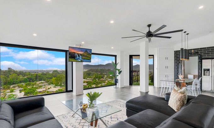 Bayview Heights Apartment | Sky High- Ultimate views 10mins from Cairns CBD