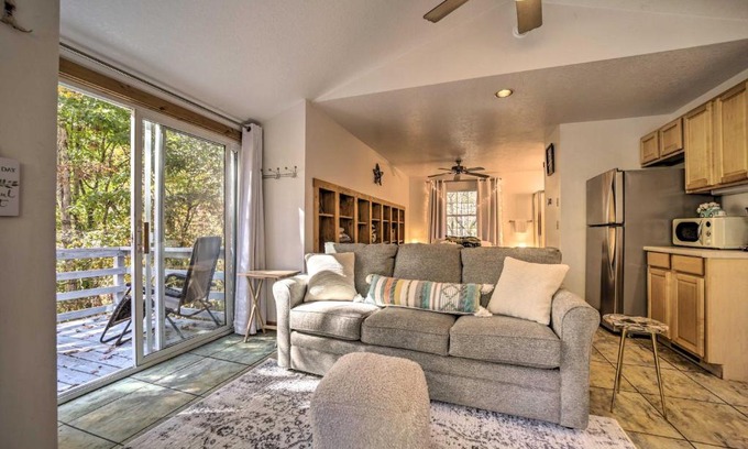 Almond Apartment | Sky Loft Bryson Studio 1 Mi From Fontana Lake!