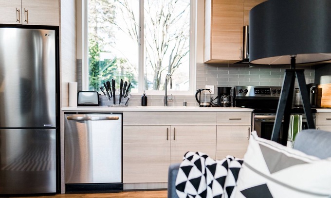 Madrona Apartment | Sky Mark Lux 2 - Seattle's Best Modern 3BD HomeTel