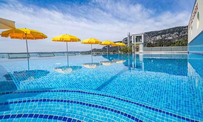 Garda Hotel | Sky Pool Hotel Sole Garda
