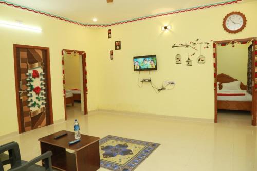Yercaud Hotel | Sky Touch Inn