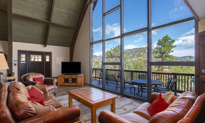 Carriage Hills House | Sky View Rockies Lodge – Spacious Mountain Home w/Stunning Windows – 20-NCD0283