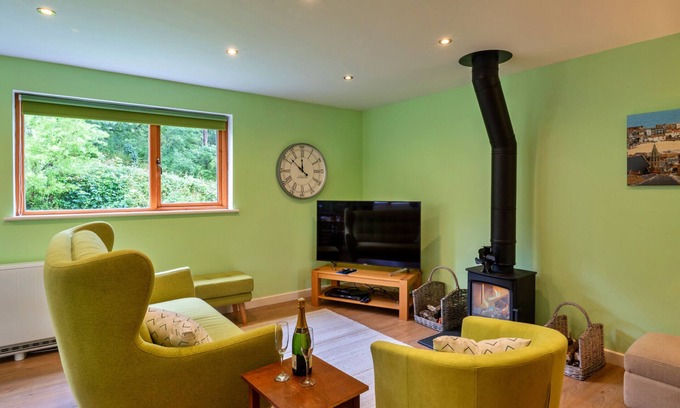 Boscastle Ski Chalet | Skylarks