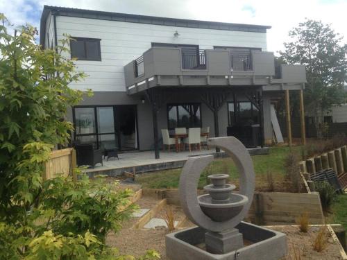 Raglan Apartment | Skyline Apartments - Lower Apartment