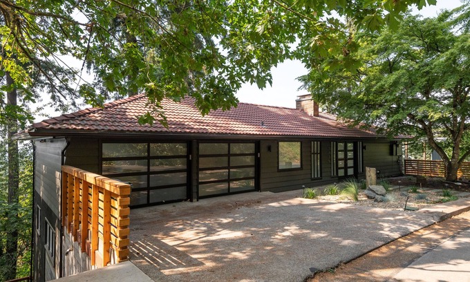 Eugene House | Skyline - entire modern 3-bedroom house with game room, sauna and views!
