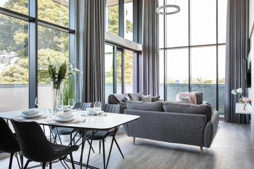 Belfast Apartment | Skyline Serenity: Exquisite 3-Bedroom Ultra-Luxury Penthouse