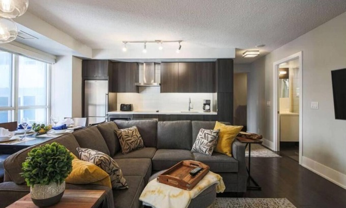 Toronto Entertainment District Apartment | Skyline Suites - Next to MTCC, ACC & CN Tower