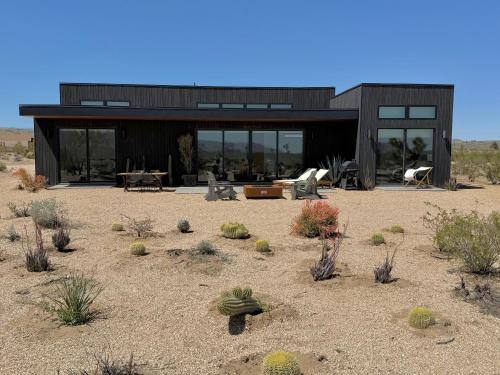 Joshua Tree House | Skyview Modern House