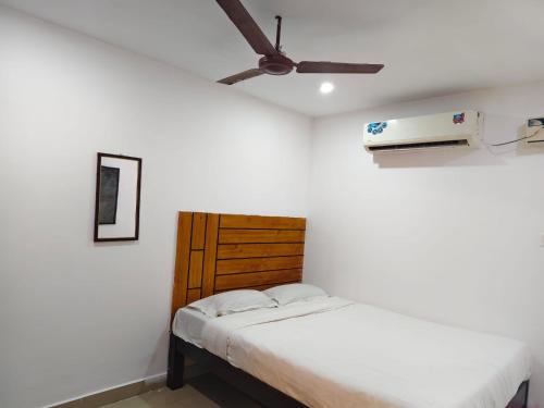 Kalapettai House | skyway Rooms near Indira Gandhi signal opposite kamachi hotel 3 km Rock beach