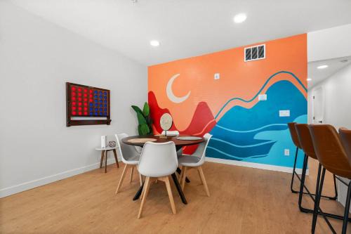People's Freeway House | SLC Townhome 2BR Mountain Views Garage