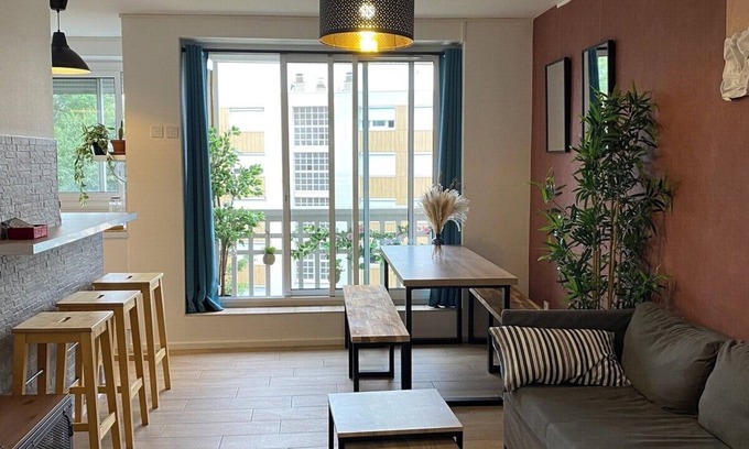 Les Poulettes Apartment | Sleep In Villeurbanne - Free parking