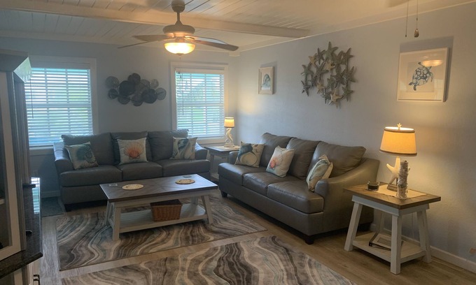 Green Turtle Estates House | Sleeps 10, Hot Tub ,Centrally Located , generator WiFi , rooftop deck,