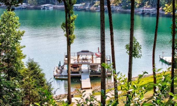 Big Creek House | Sleeps 16 - On a deep & wide cove - 85+ GREAT reviews - HUGE dock - See our pics