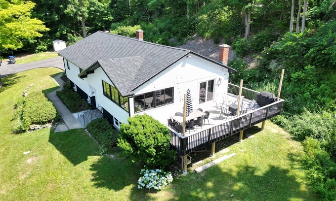 Brookfield House | Sleeps 18! Dock, Lake access, pool table, 2 kitchens, Large area to entertain.