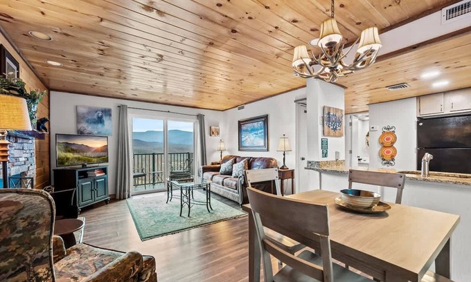 Gatlinburg - Pigeon Forge Apartment | Sleeps 4 Heated Pool Hot Tub Mountain View