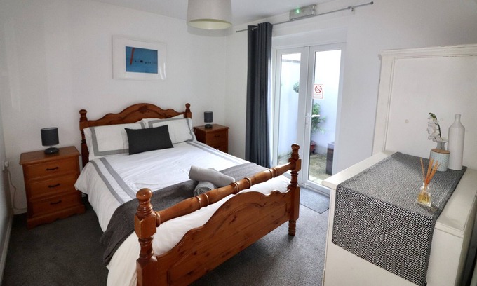 Belfast Apartment | Sleeps 4 only 5 min by taxi