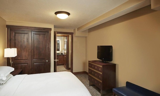 The Timbers Condo | Sleeps 4, Presidents Week, Ski In/Out, Pool, Lux, Concierge, Sunrise Lodge