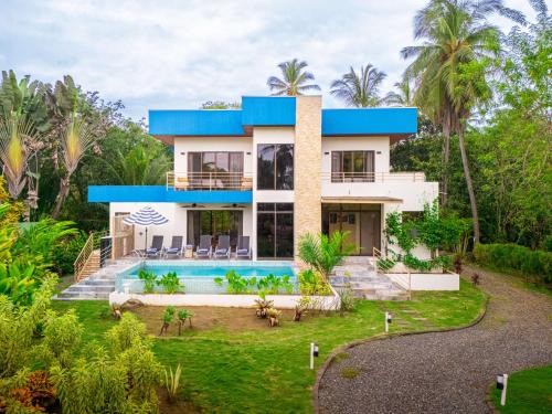 Parrita House | Sleeps 8-beachfront-private Pool-wildlife-100mb