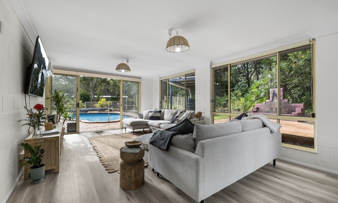 Arakoon House | SLEEPS 9 * BEAUTIFUL SWIMMING POOL * Linen Not Included