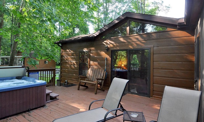 Berkeley Springs Cabin | Sleepy Creek - Creekside Escape
