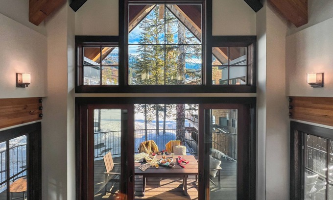 Whitefish Ski Chalet | SLOPESIDE with PRIVATE Hot Tub- just 50' from the slope! Sleeps 10- 4 Bath, Luxury Ski-in/Ski-out...