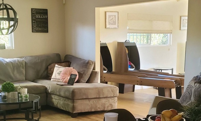 Fountain Valley House | slumber in a beautiful shared space 10 min from the beach15 min from Disneyland