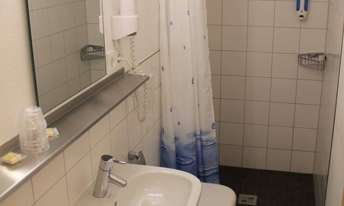 Edertal House | Small comfort four-bed room - Waldhotel Dornröschenshöh