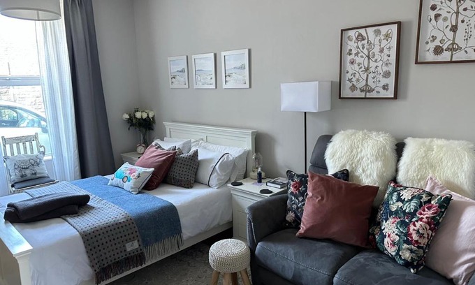 Oban Apartment | Small Cosy Studio Flat Near the Sea, Central Oban