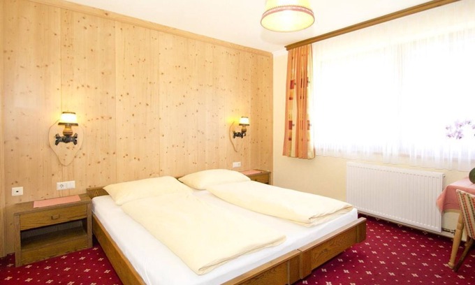 Schladming Bed & Breakfast | Small double room, shower, WC - Hotel Garni Hochwurzen