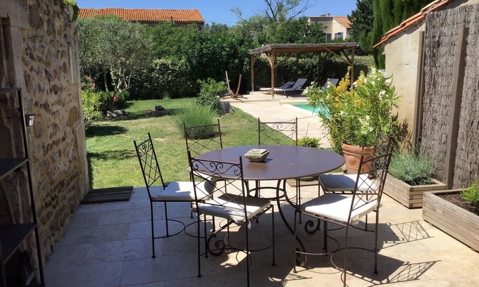 Saint-Martin-de-Crau Other | Small farmhouse with AC in the Alpilles, 15 mn baux de Provence, 3mn Mouries